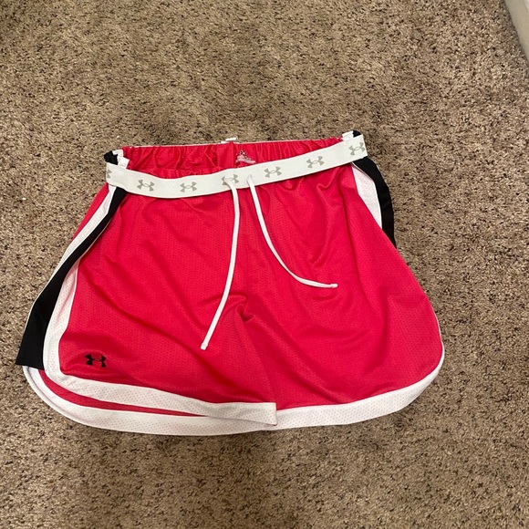 2 Pairs of under armour shorts - Picture 4 of 6